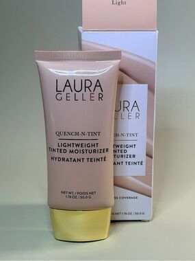 Laura Geller Lightweight Tinted Moisturizer in Nude Pink with Gold Cap